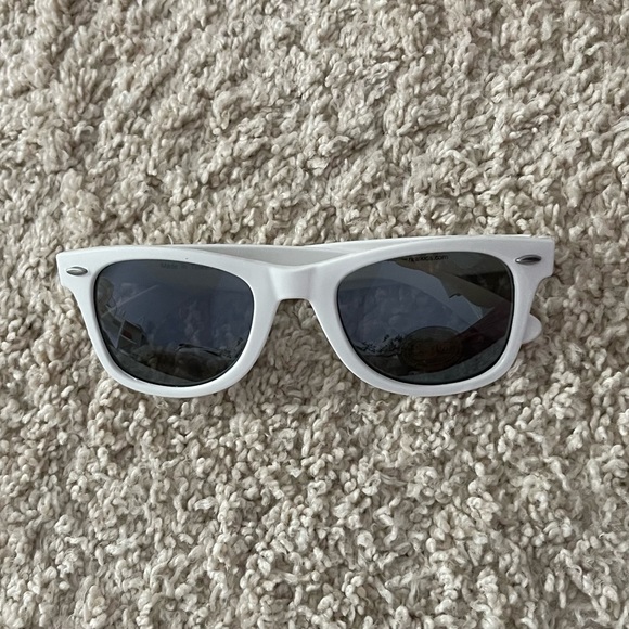 Real Shades Surf Youth Sunglasses (100% UVA/UVB protection) - Picture 1 of 3